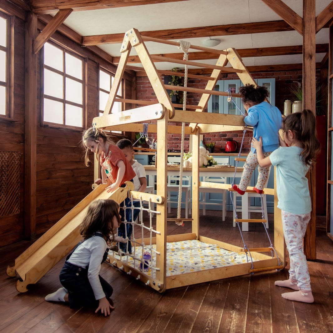 Holzspielhaus aus Holz mit Schaukeln - Premium Qualität von Goodevas 3