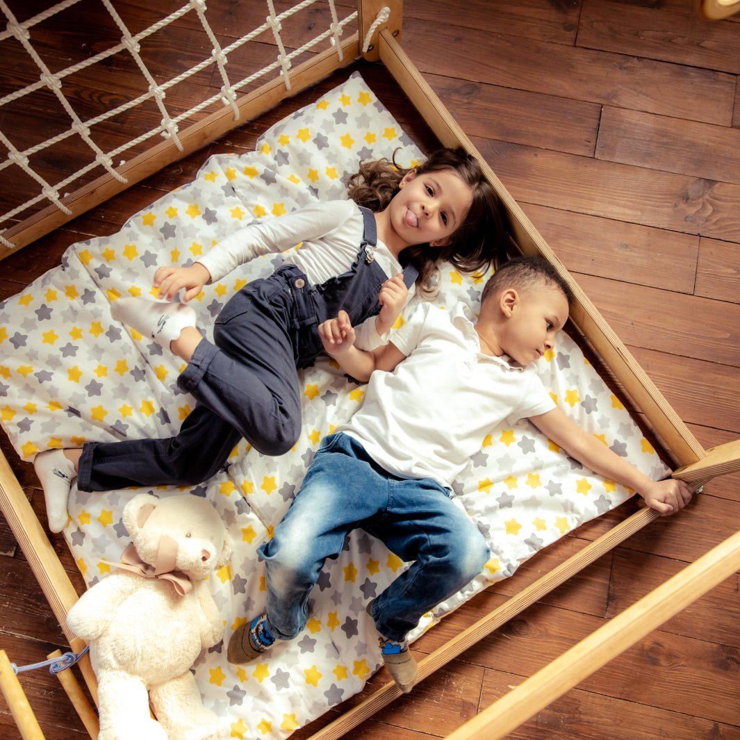 Montessori Set Holzspielhaus für den Innenbereich mit Pikler Dreieck 6